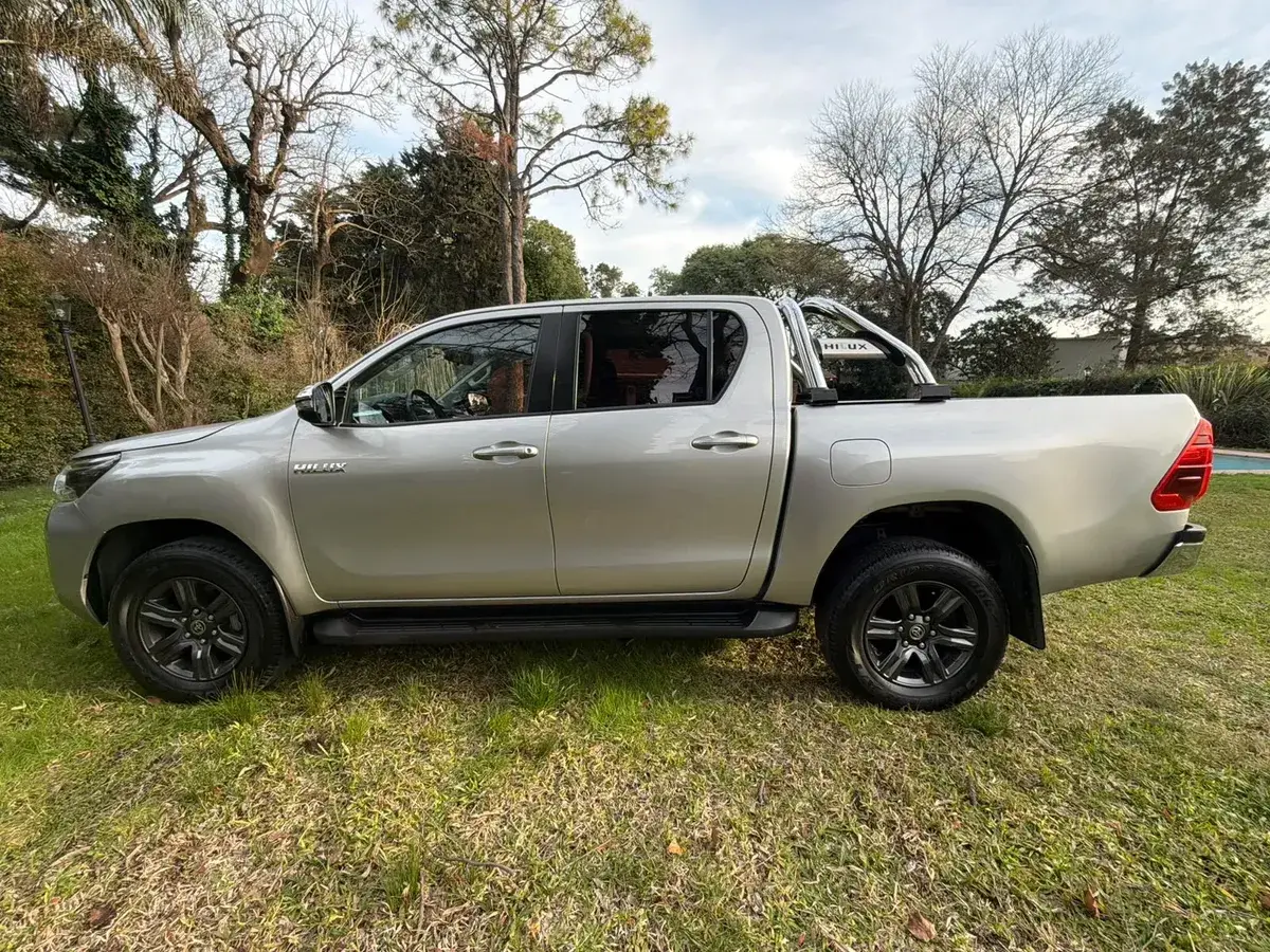 Toyota Hilux Pick-Up 2.8 Cd Srv 204Cv 4X4 At 2022 - foto 2