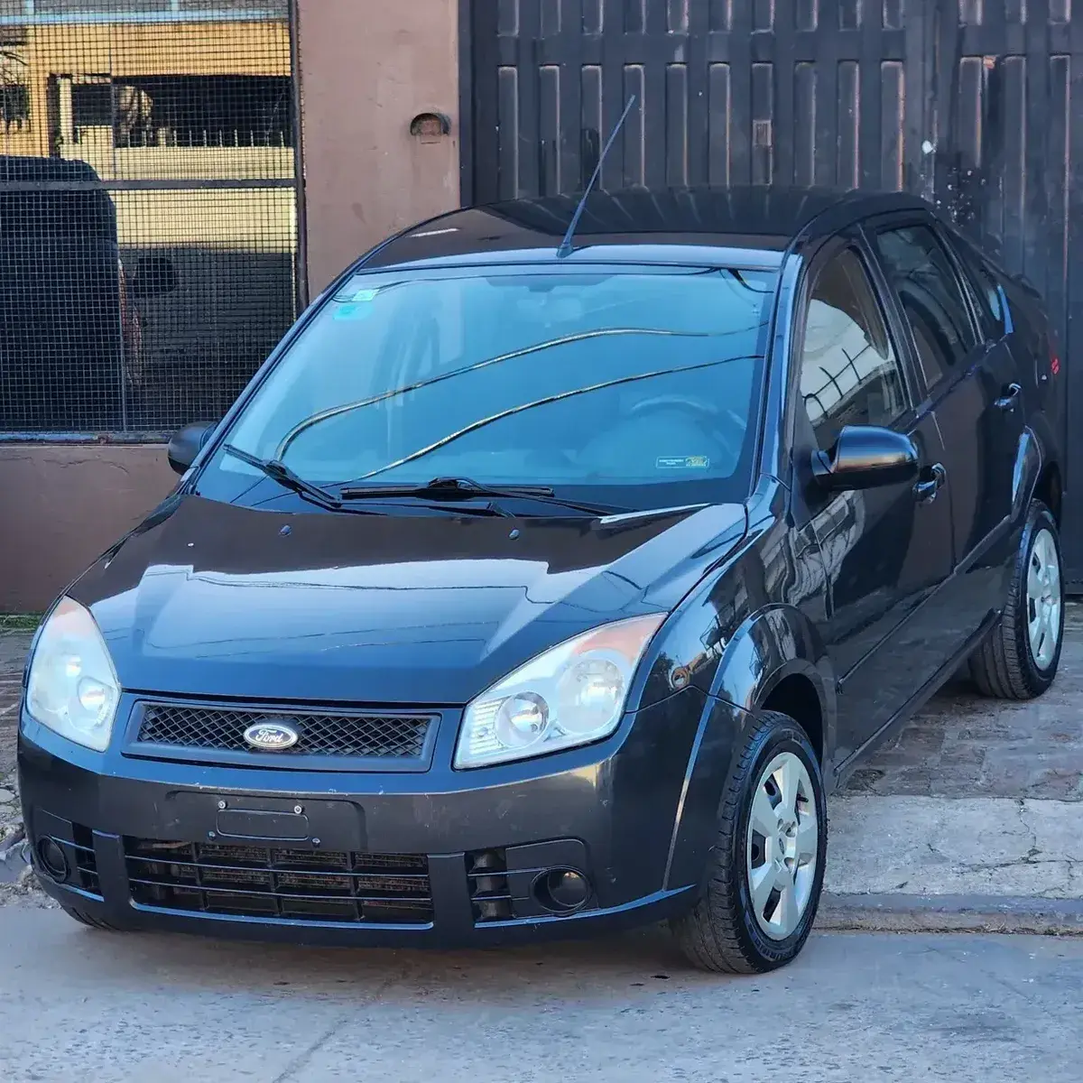 Ford Fiesta Max 1.6 Ambiente 2010 - foto 1