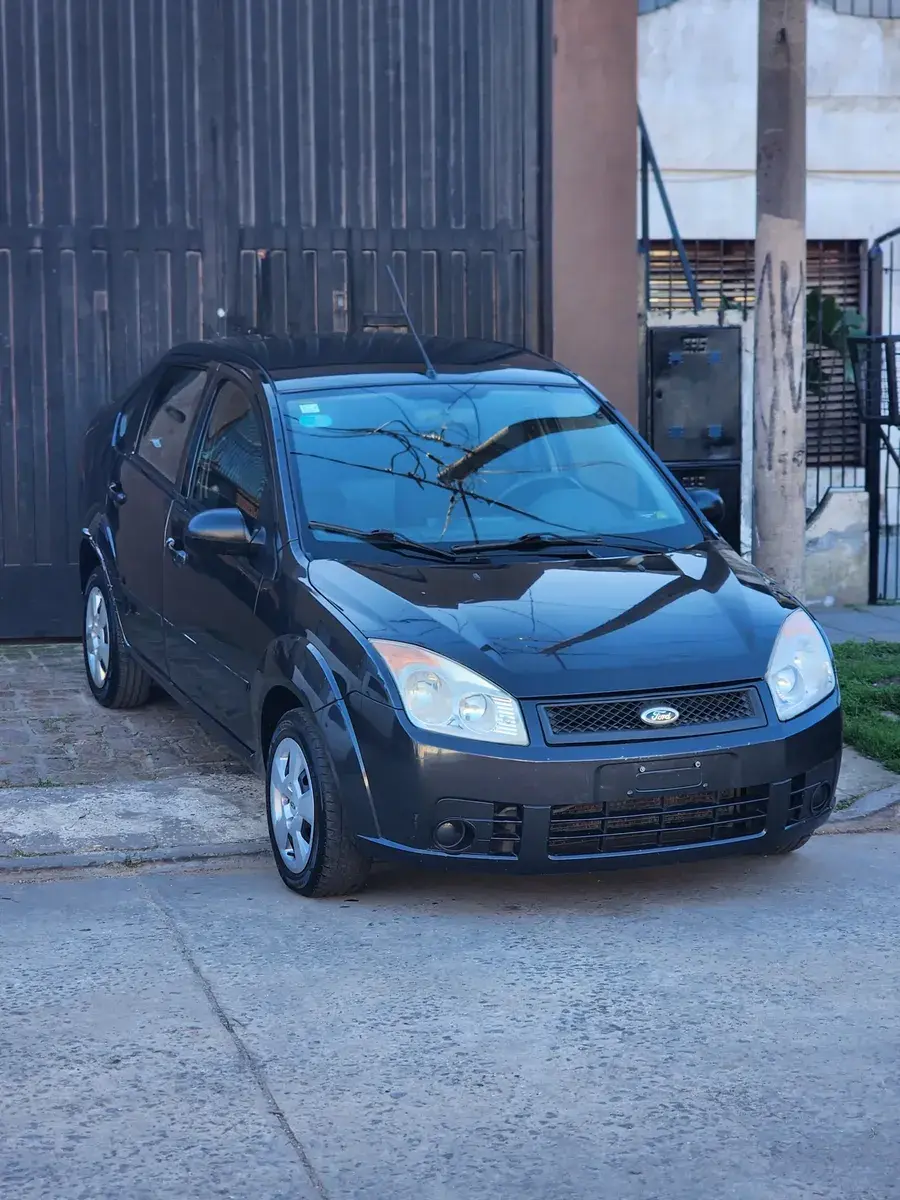 Ford Fiesta Max 1.6 Ambiente 2010 - foto 2