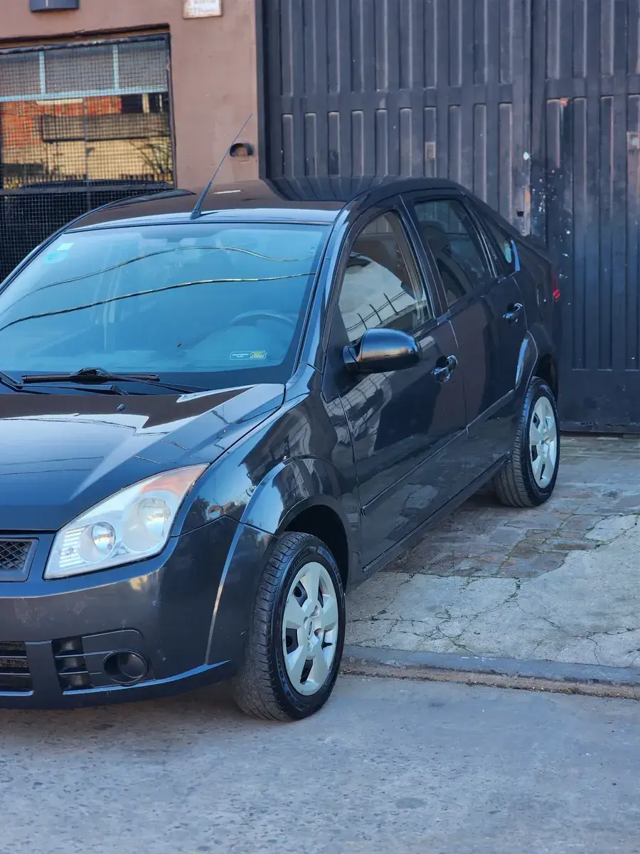 Ford Fiesta Max 1.6 Ambiente 2010 - foto 3