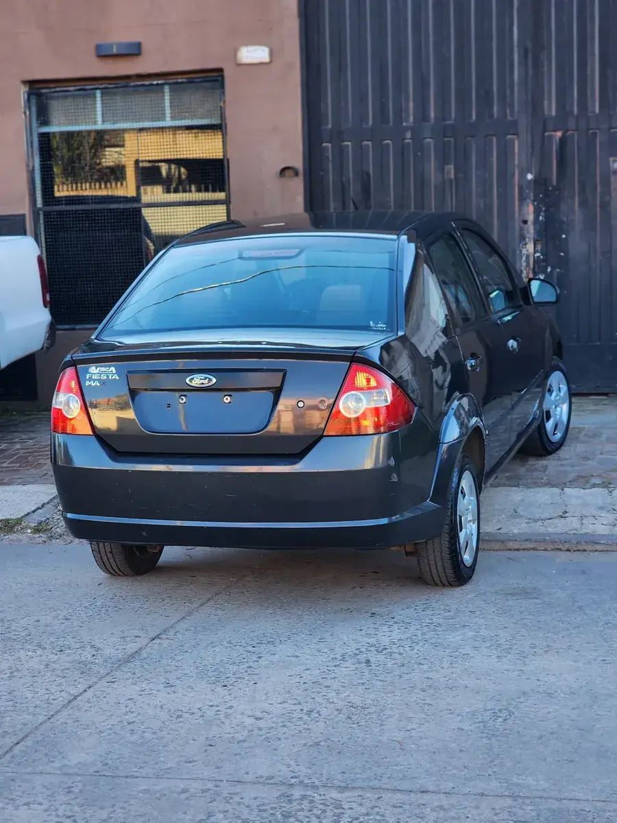Ford Fiesta Max 1.6 Ambiente 2010 - foto 5