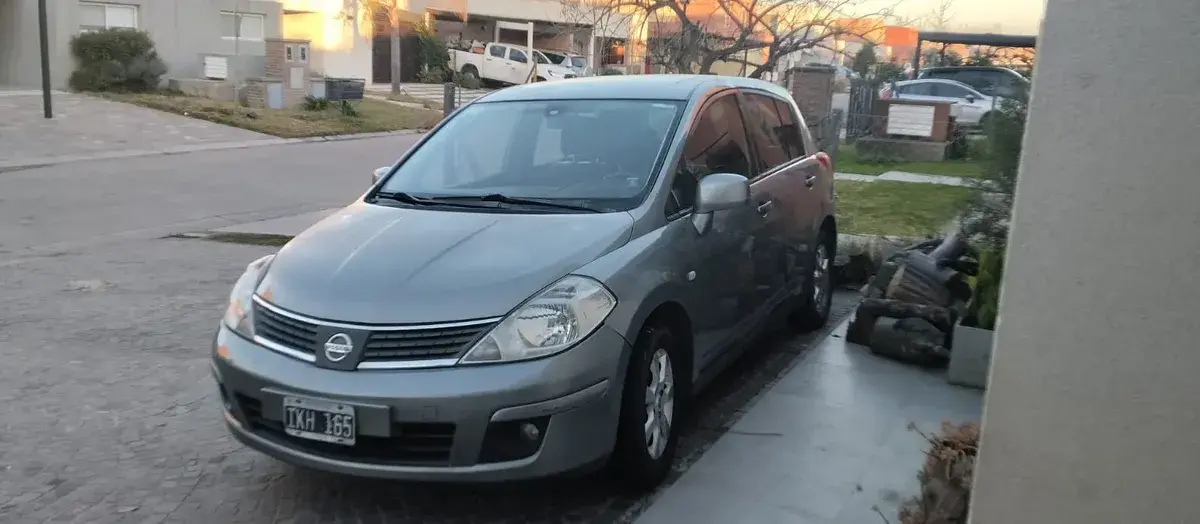 Nissan Tiida 1.8 Tekna 2009 - foto 2