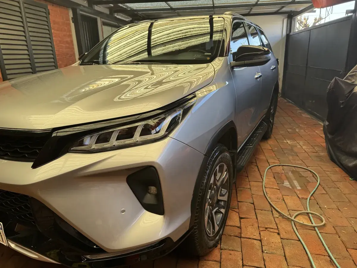 Toyota Sw4 2.8 Tdi Diamond 4X4 6At 7As 2023 - foto 1