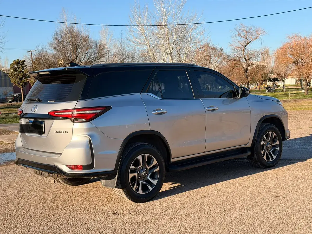 Toyota Sw4 2.8 Tdi Diamond 4X4 6At 7As 2023 - foto 4