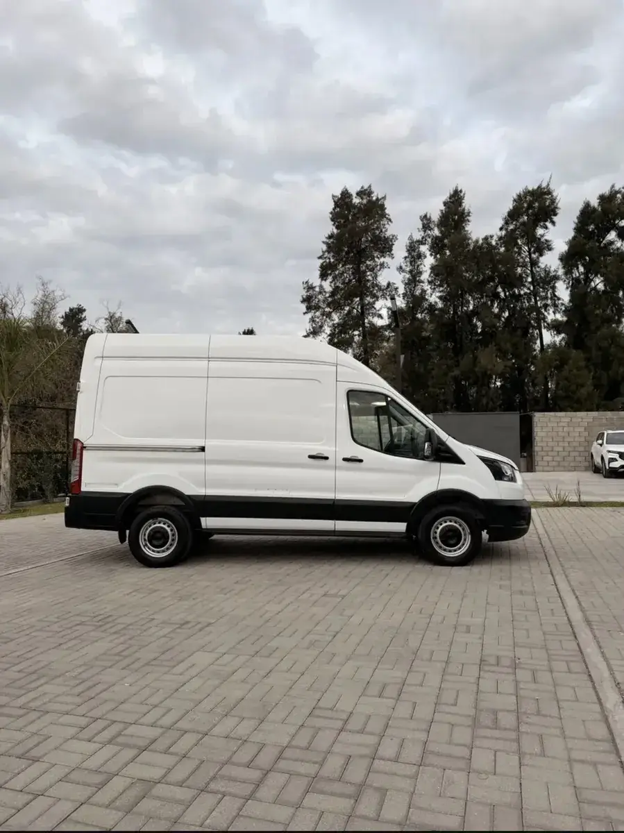 Ford Transit 2.2 Furgon Mediano Aa 350M 2023 - foto 5