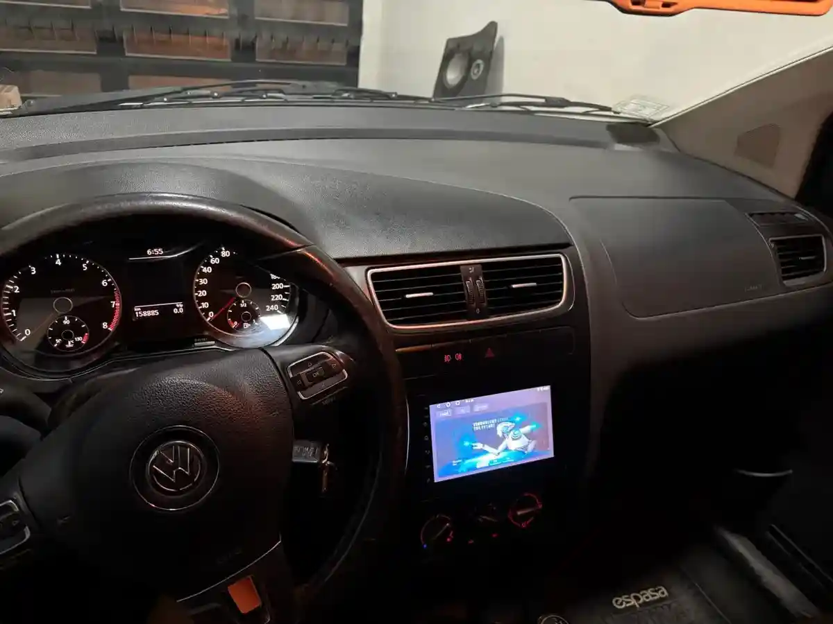 Volkswagen Suran 1.6 Highline 101Cv 11C 2011 - foto 2