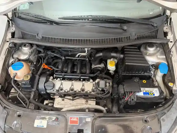 Volkswagen Suran 1.6 Highline 101Cv 11C 2011 - foto 4