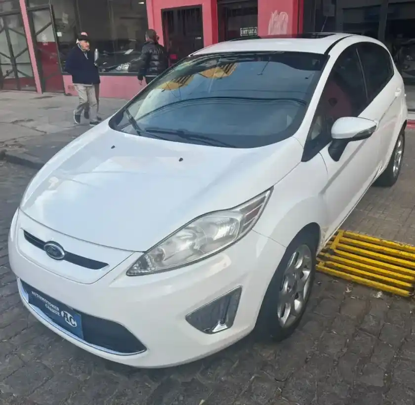 Ford Fiesta Kinetic Design 1.6 Titanium 2012 - foto 1