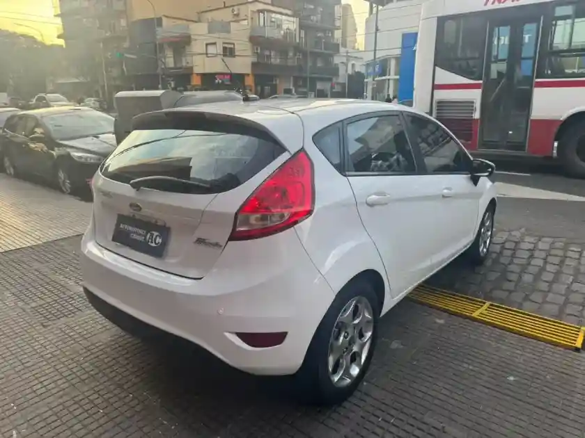 Ford Fiesta Kinetic Design 1.6 Titanium 2012 - foto 5