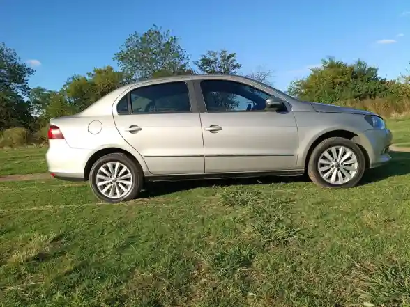 Volkswagen Voyage 1.6 Highline 101Cv 2015 - foto 4