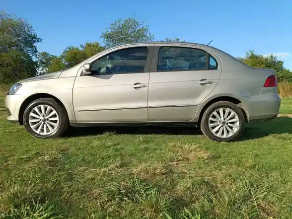 Volkswagen Voyage 1.6 Highline 101Cv 2015 - foto 5