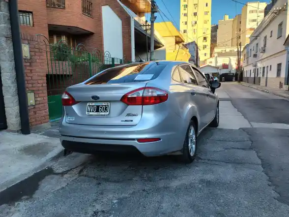 Ford Fiesta Kinetic 1.6 Sedan S Plus 120Cv 2014 - foto 3