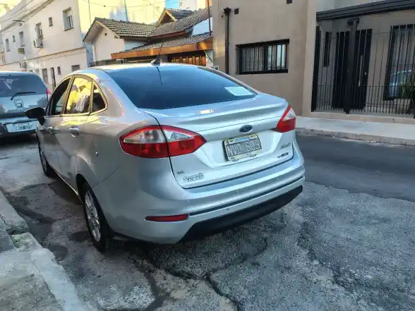 Ford Fiesta Kinetic 1.6 Sedan S Plus 120Cv 2014 - foto 4