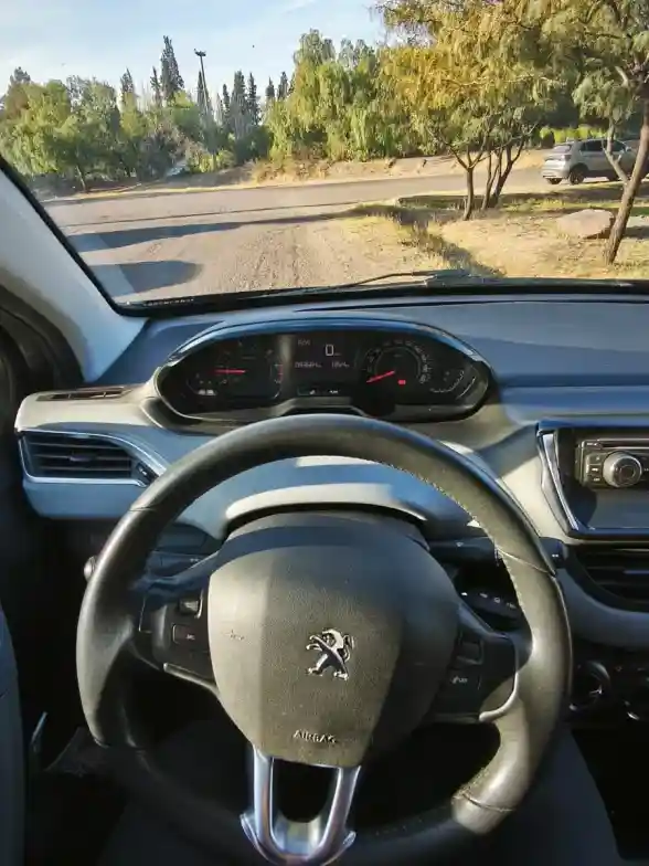 Peugeot 208 1.5 Allure 2014 - foto 5