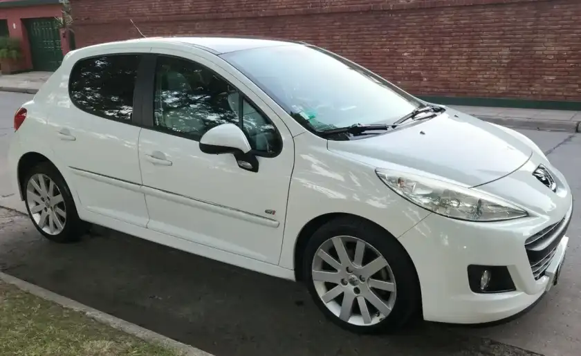 Peugeot 207 2012 - foto 1