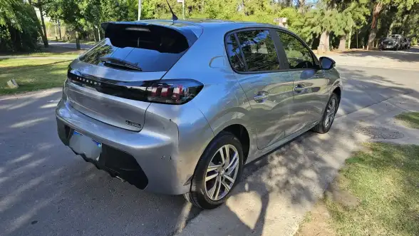 Peugeot 208 1.6L Feline Tiptronic 2023 - foto 2