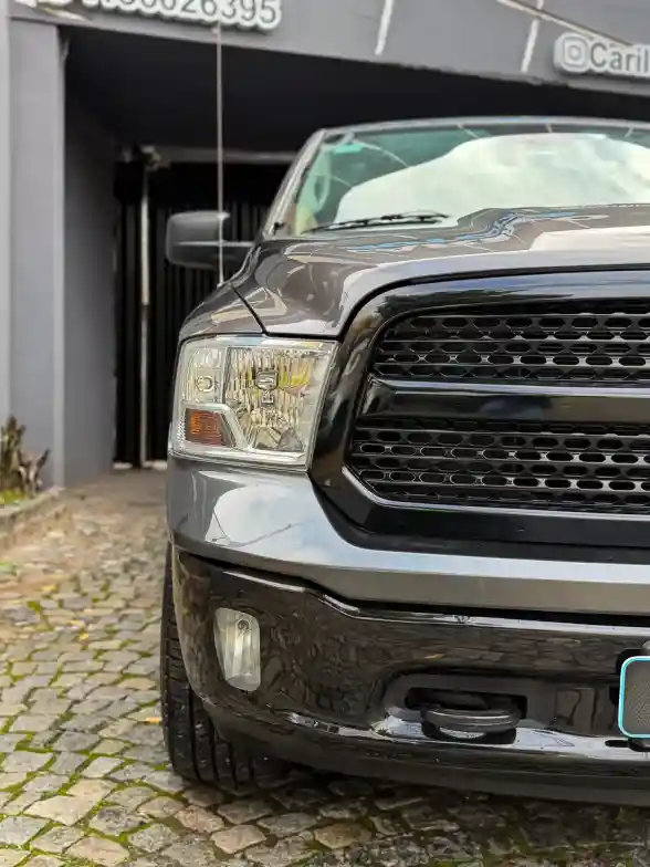 Dodge Ram Ram 1500 5.7 V8 Laramie 4X4 2015 - foto 4