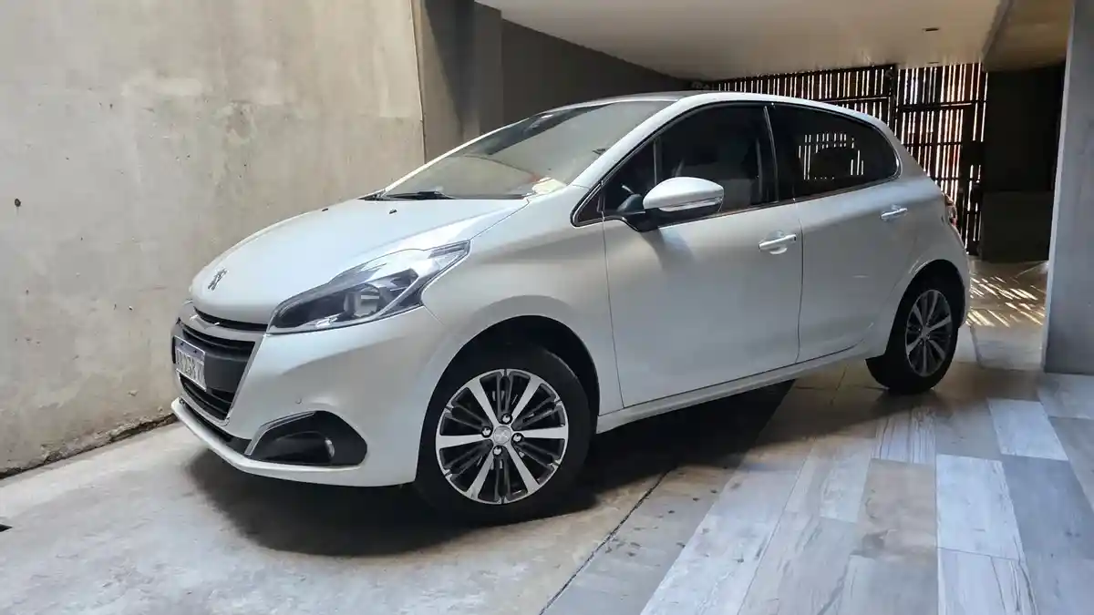 Peugeot 208 1.6 Feline 2017 - foto 1