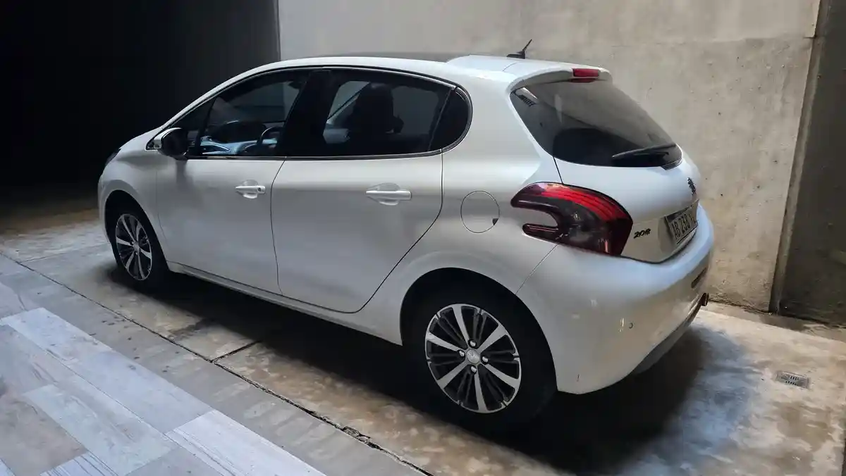 Peugeot 208 1.6 Feline 2017 - foto 3
