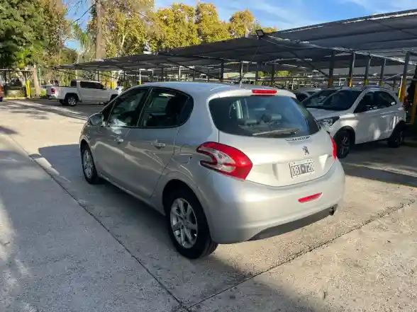 Peugeot 208 1.5 Allure Touchscreen 2014 - foto 4