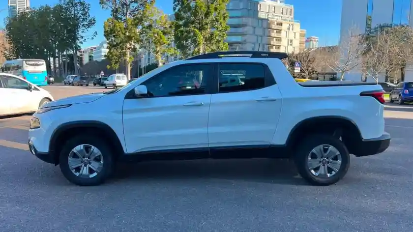 Fiat Toro 1.8 Freedom 4X2 At 2021 - foto 2