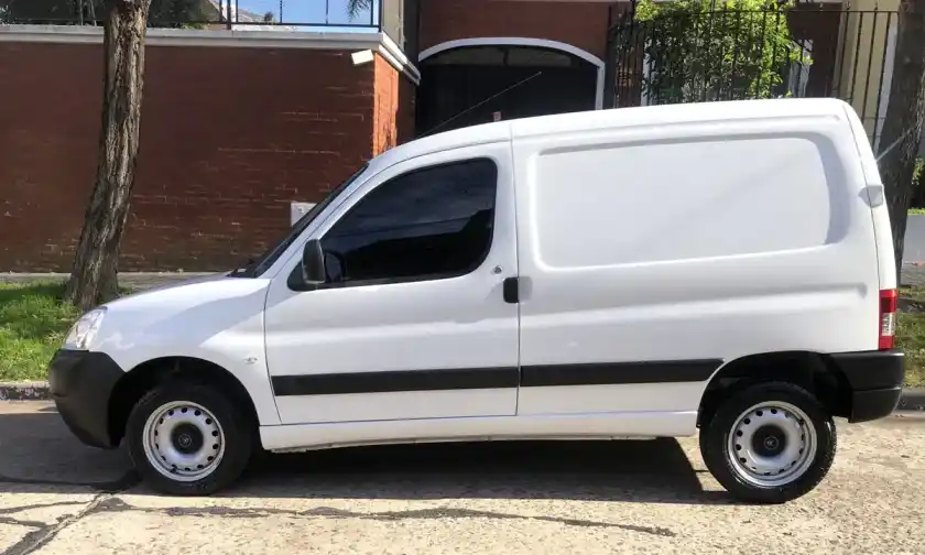 Citroën Berlingo Furgon 1.6 Hdi 92 Bussines 2025 - foto 2