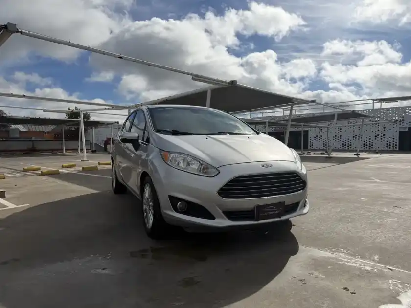 Ford Fiesta Kinetic 1.6 Titanium Powershift 120Cv 2015 - foto 2