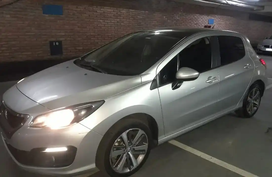 Peugeot 308 2018 - foto 1