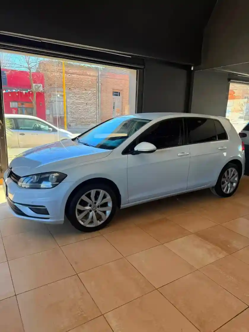 Volkswagen Golf 2018 - foto 1