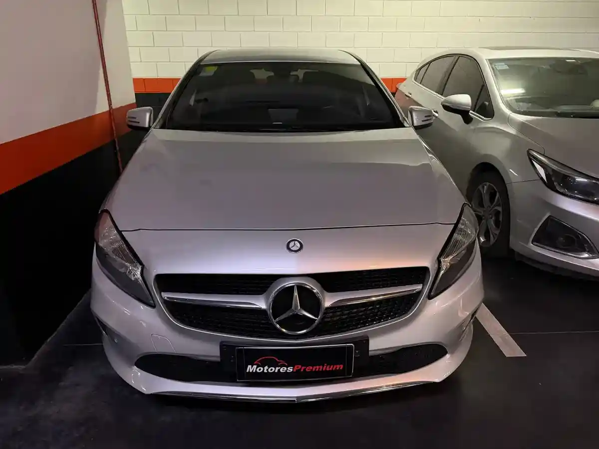 Mercedes-Benz Clase A 1.6 A200 Urban 156Cv 2017 - foto 2