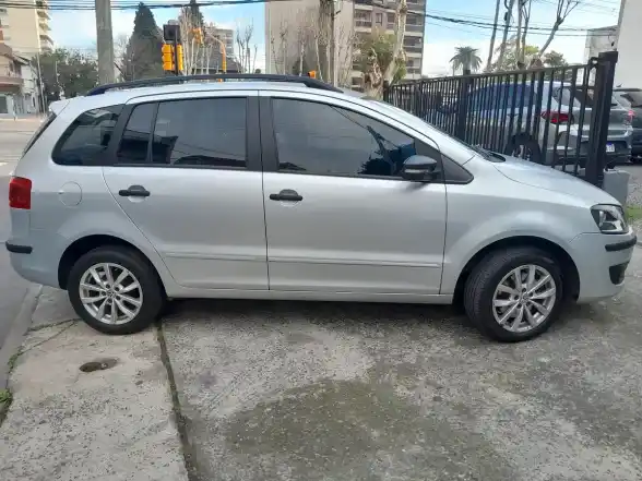 Volkswagen Suran 1.6 Highline 101Cv 2014 - foto 3