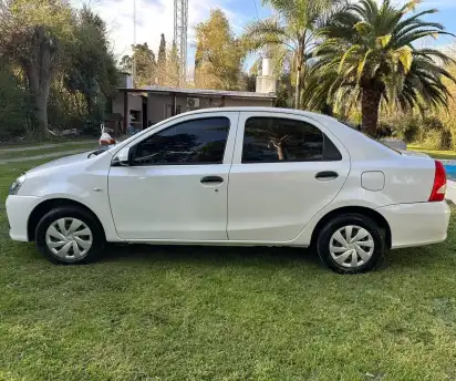 Toyota Etios 1.5 Sedan X 2023 - foto 1