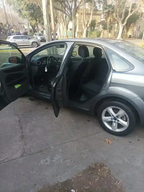 Ford Focus 2 1.8 Exe Sedan Tdci Trend Plus 2012 - foto 3