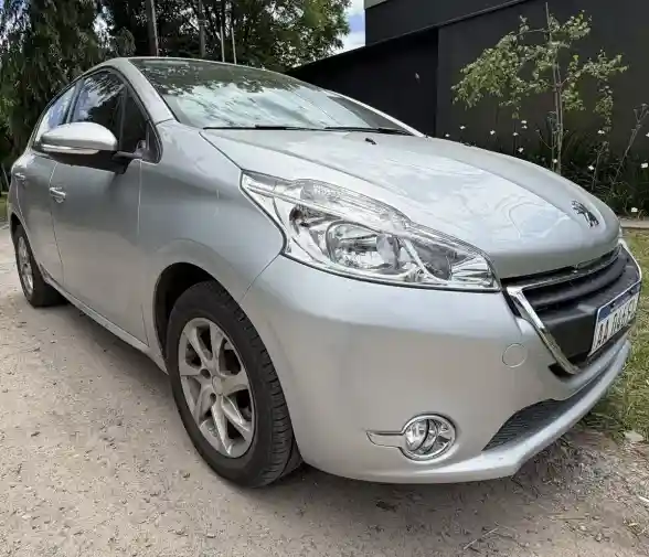 Peugeot 208 2016 - foto 1