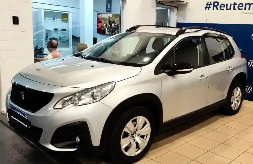 Peugeot 2008 1.6 Allure 2020 - foto 1