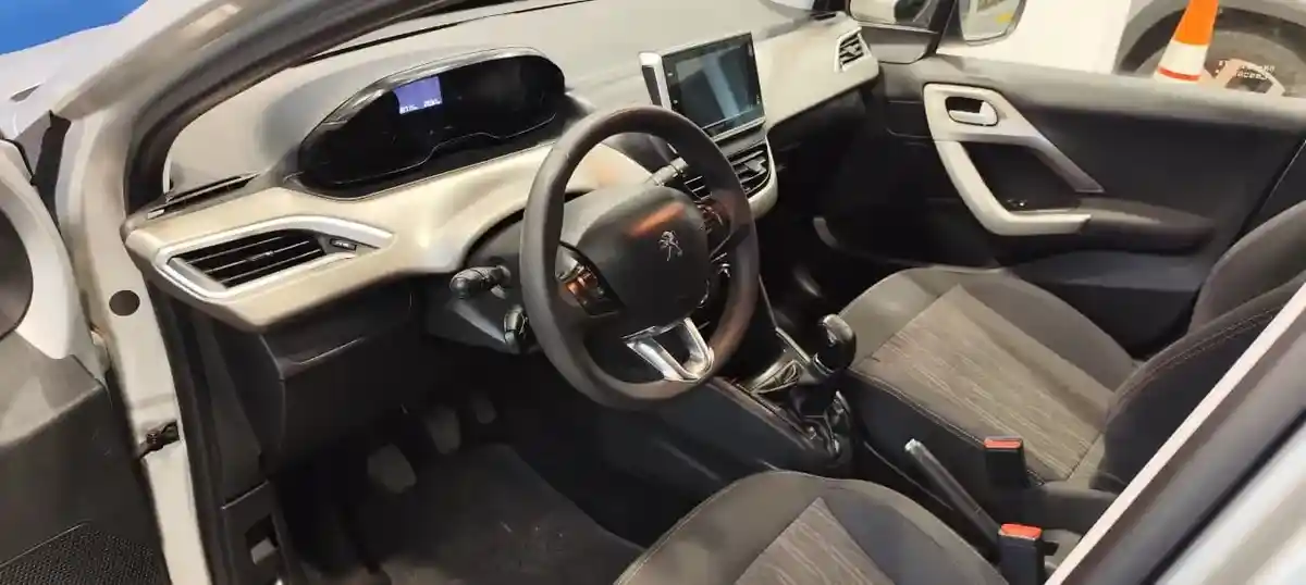 Peugeot 2008 1.6 Allure 2020 - foto 4