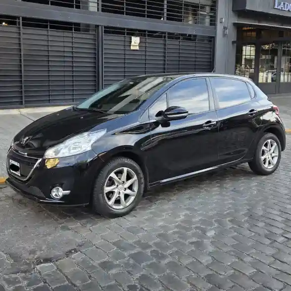 Peugeot 208 1.5 Allure 2013 - foto 1