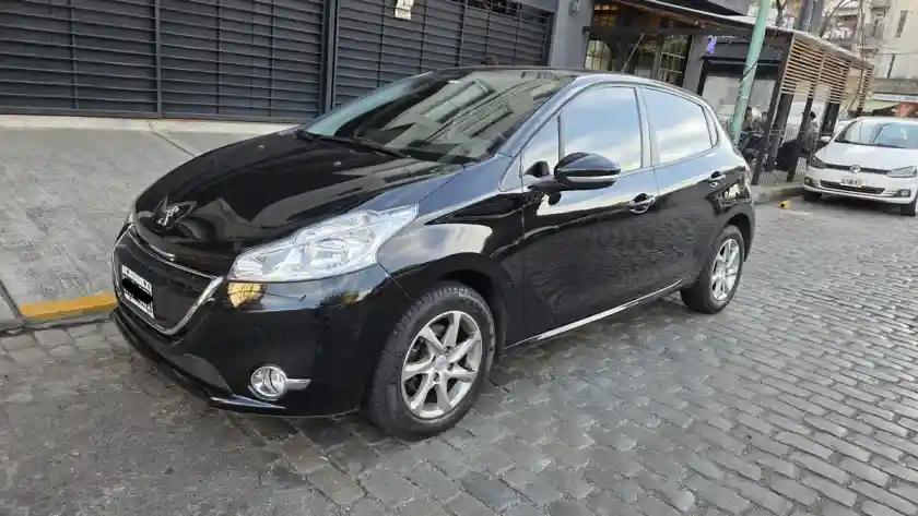 Peugeot 208 1.5 Allure 2013 - foto 2