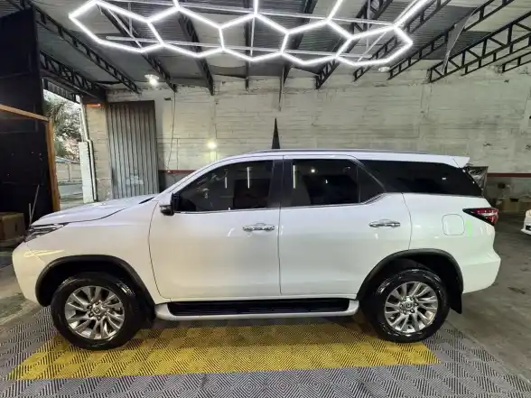 Toyota Sw4 2.8 Srx 204Cv 4X4 7As At 2023 - foto 3