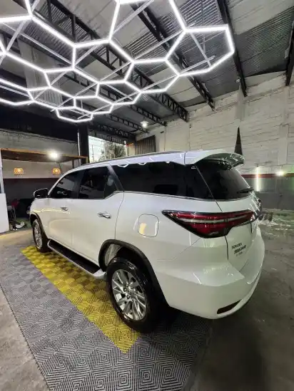 Toyota Sw4 2.8 Srx 204Cv 4X4 7As At 2023 - foto 4