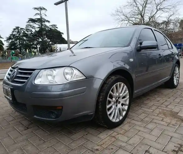 Volkswagen Bora 1.8 Highline T 180Cv Cuero 2010 - foto 1