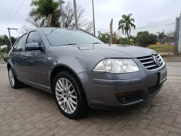 Volkswagen Bora 1.8 Highline T 180Cv Cuero 2010 - foto 2
