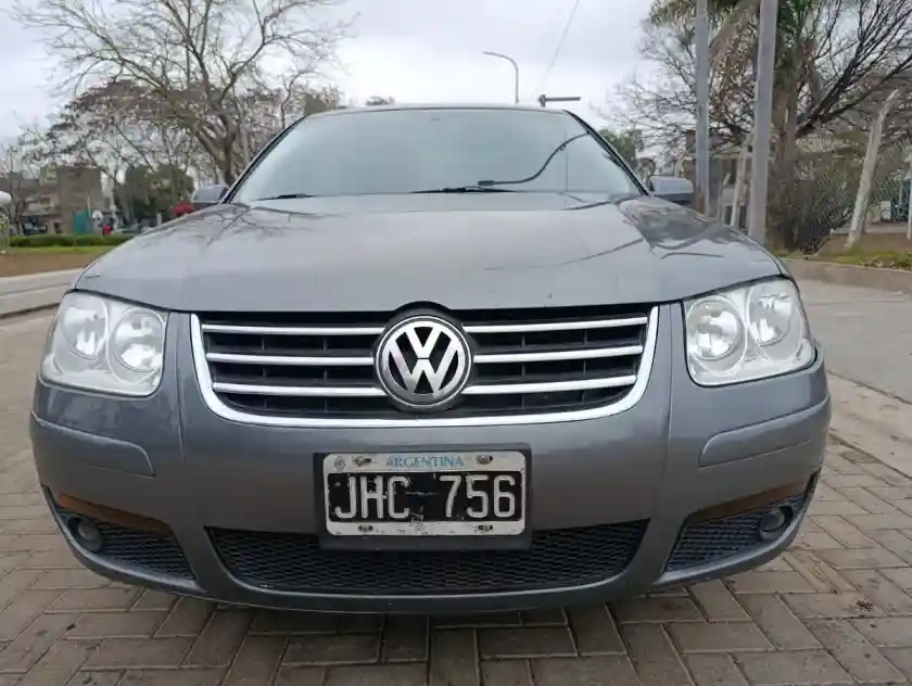 Volkswagen Bora 1.8 Highline T 180Cv Cuero 2010 - foto 3