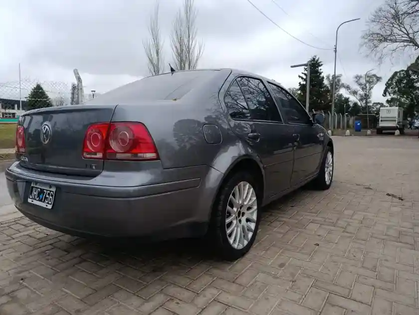 Volkswagen Bora 1.8 Highline T 180Cv Cuero 2010 - foto 4
