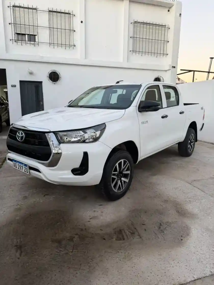 Toyota Hilux Pick-Up 2.4 Cd Dx 150Cv 4X4 2023 - foto 1