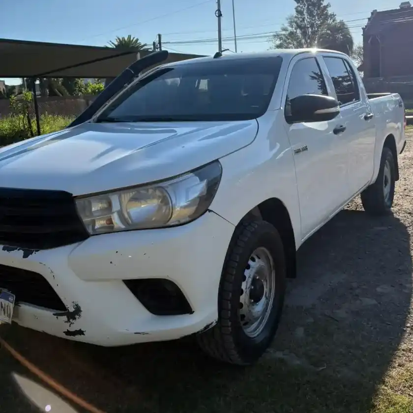 Toyota Hilux 2021 - foto 1