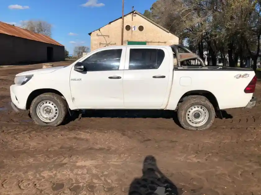 Toyota Hilux 2.4 Cd Dx 150Cv 4X4 2019 - foto 2