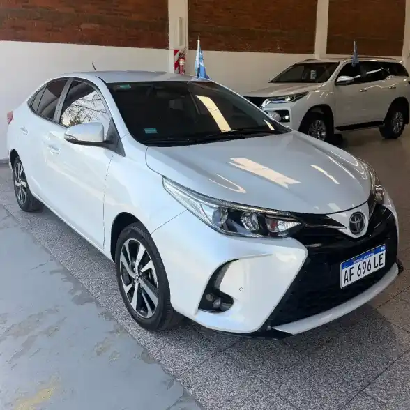Toyota Yaris 1.5 107Cv Xls Pack Cvt Sedan 2022 - foto 1