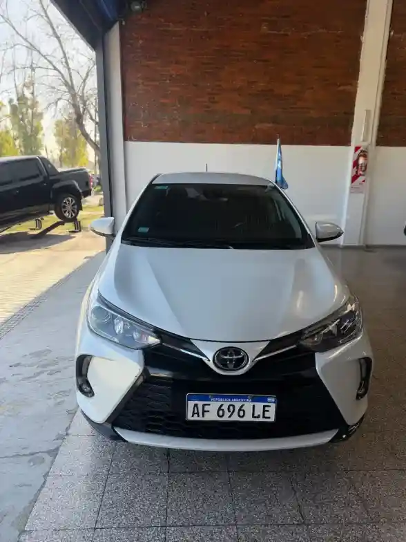 Toyota Yaris 1.5 107Cv Xls Pack Cvt Sedan 2022 - foto 3