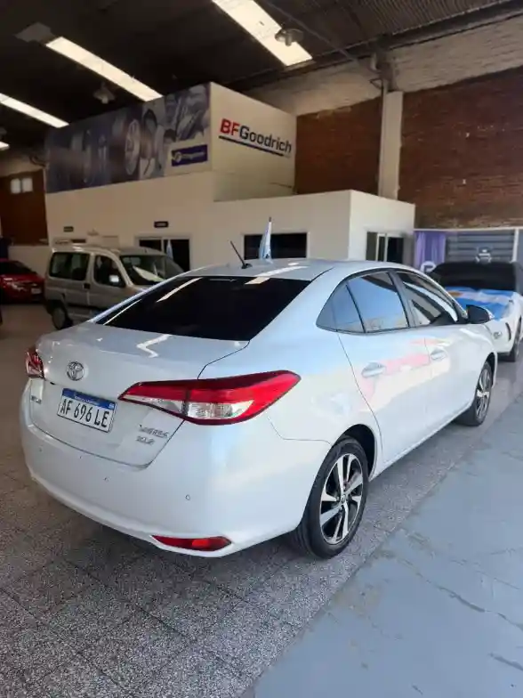 Toyota Yaris 1.5 107Cv Xls Pack Cvt Sedan 2022 - foto 4